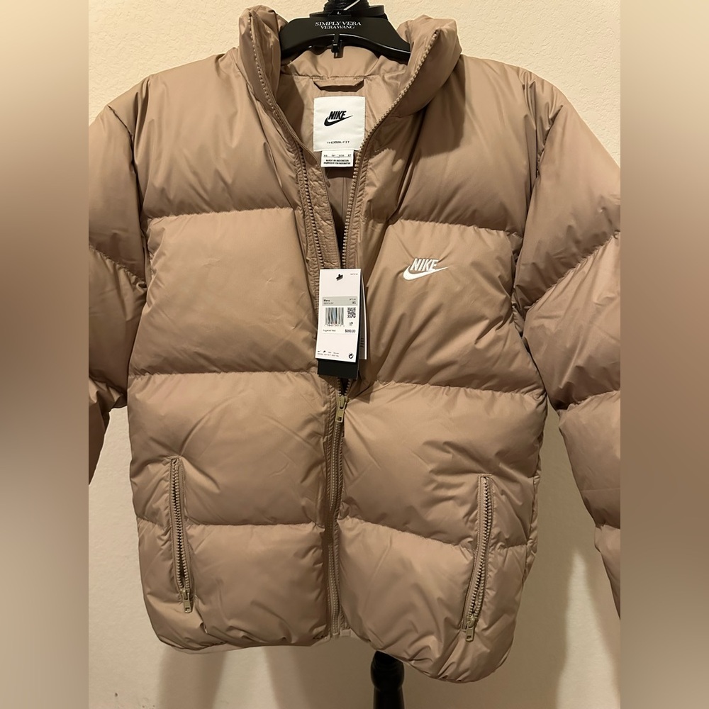 Nike Sportswear Club Men's/Women Therma-FIT Down Puffer Jacket Taupe.Size XS NWT - Picture 10 of 15